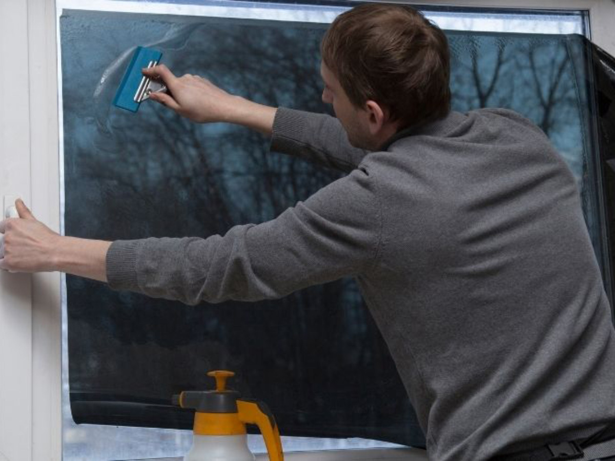 06 bước dán decal kính không bị nhăn ai cũng thực hiện được